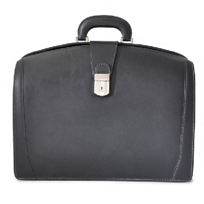 <span class="smallTextProdInfo">[BNE120]</span> - Briefcase for Laptop Brunelleschi in cow leather - ブルース·ブラック