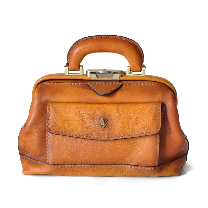<span class="smallTextProdInfo">[BCO562/P]</span> - Doctor lady bag 562/P in cow leather - Bruce Brown