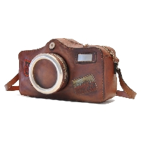 Photocamera Bruce Cross-Body Bag in cow leather